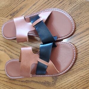Brown/black flat sandals